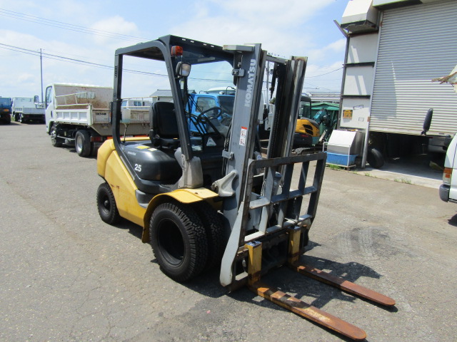 T718
