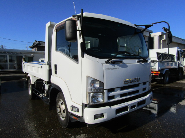 D933
